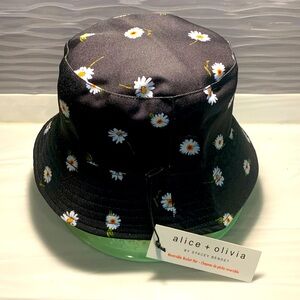Alice + Olivia Reversible Bucket hat NEW Black  & White W/daisies For all ages